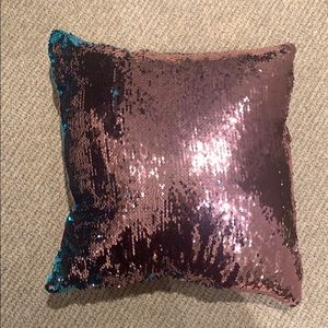 Decorative pillow